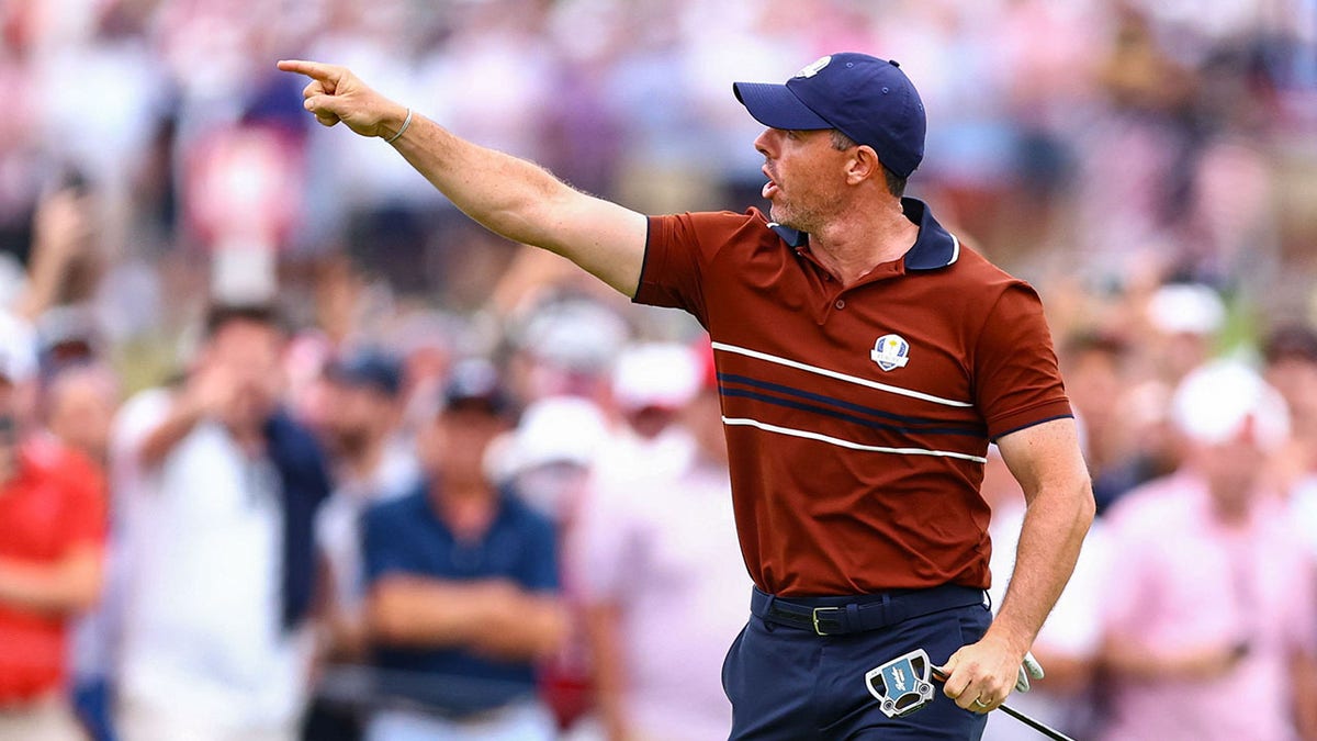 Rory pointing at fan