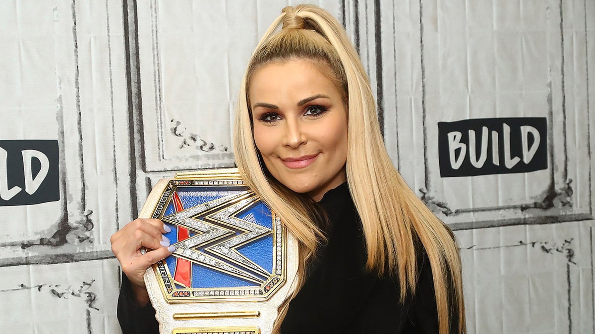 Natalya Neidhart holds the SmackDown women's title