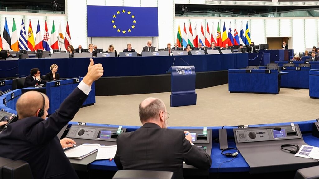 European Parliament calls for an interdiction of social media for teens under 16