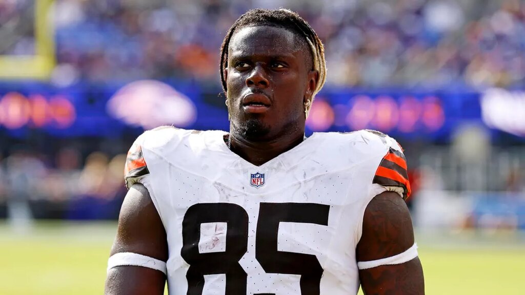 Browns tight end David Njoku elated after not being traded: 'I ain't f—ing leaving'