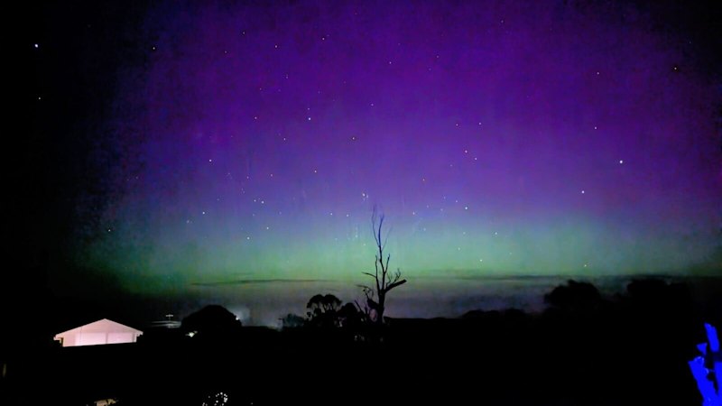 Stargazers treated to spectacular southern lights display in NSW, Victoria and WA