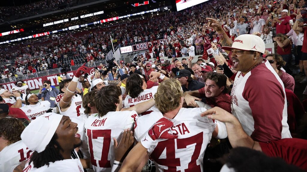 Oklahoma upsets Alabama to keep playoff hopes alive