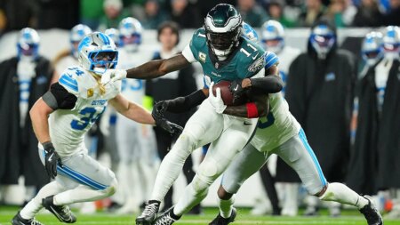 NFL broadcaster Cris Collinsworth rips late penalty against Lions as Eagles' defense dominates in win