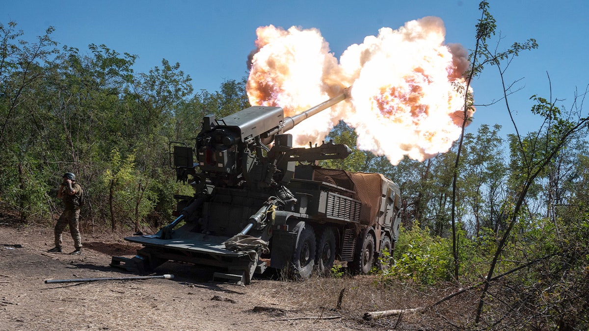 Ukrainian military uses a self-propelled howitzer.