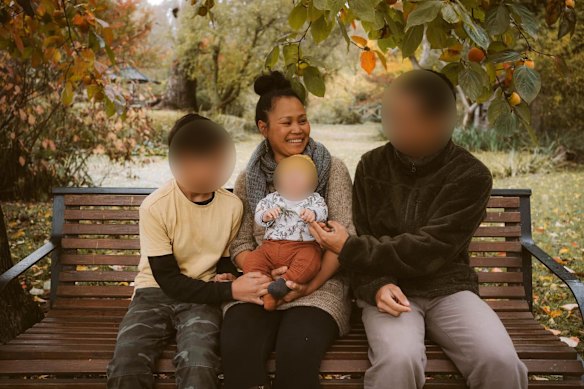 Amalia Freeman pictured in 2022 with the three children she has with Dezi Freeman.