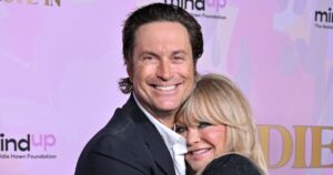 Goldie Hawn Shares the Story of Son Oliver Hudson’s Circumcision: ‘Wanted to Be’ in the Room With Him