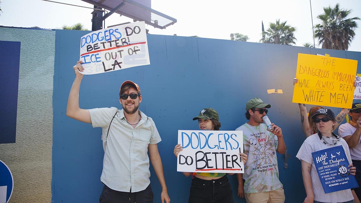 Dodgers fans protest