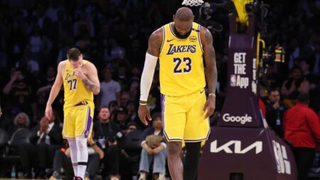 NBA obtaining cell phones from Lakers, other teams in investigation into illegal gambling scheme: report