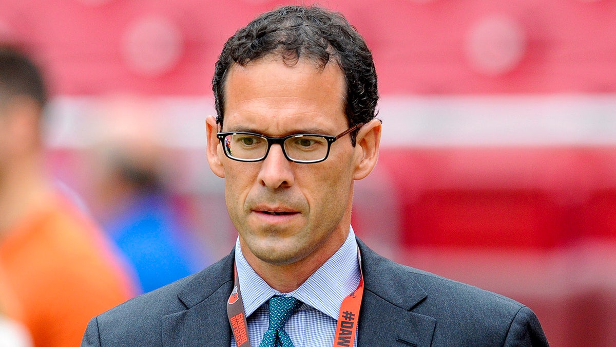 Paul DePodesta before a Cleveland Browns game