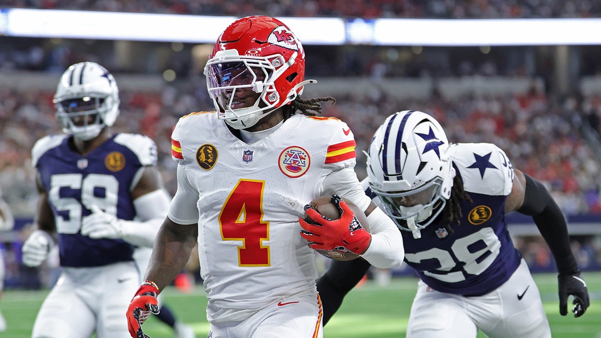 Rashee Rice scores touchdown.