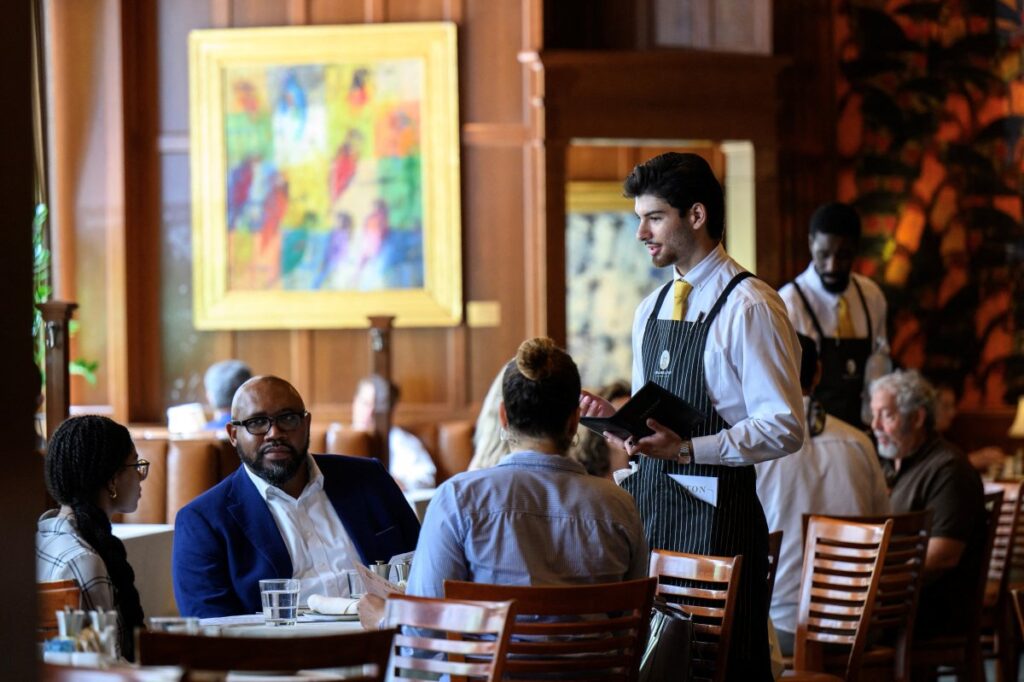 Americans are Tipping Less – Newsweek