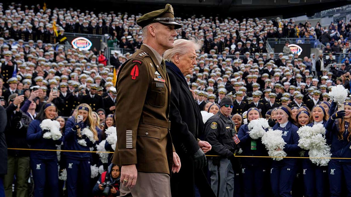 Trump arrives at Army-Navy game