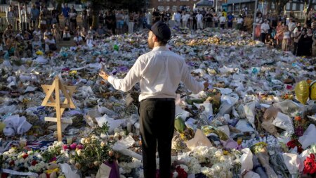 Australian state weighs ban on 'globalize the intifada' chants, masked protesters in wake of Hanukkah attack