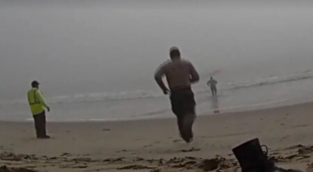LA deputies caught on camera racing into foggy ocean to rescue disoriented paragliders