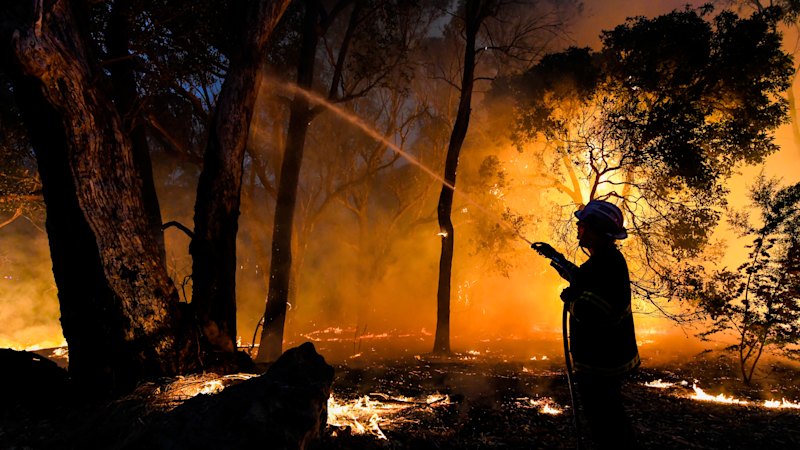 Farmer dies fighting fire near West River as blazes rage across Western Australia