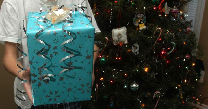 1 in 5 parents relying on grandparents to help with holiday gifts: survey