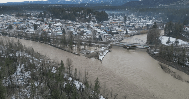 Princeton, B.C. under flood watch as Tulameen, Similkameen rise amid atmospheric river