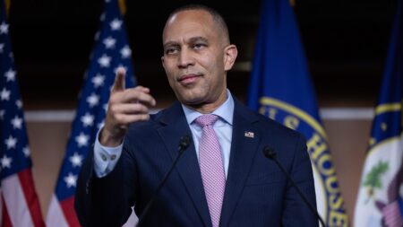 Rep Hakeem Jeffries questions SCORE Act motives, likens halted vote to Lane Kiffin’s LSU move amid NIL debate