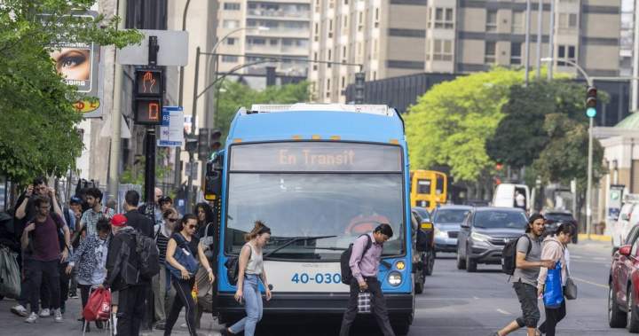 Montreal bus, metro drivers vote in favour of new deal with transit agency
