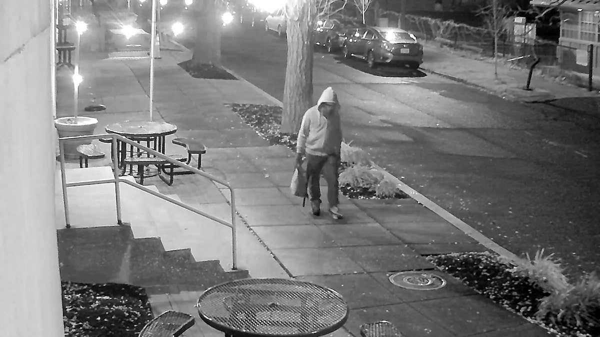 DC pipe bomb suspect walking.