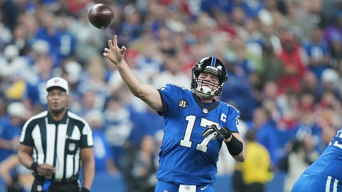 Philip Rivers throws deep