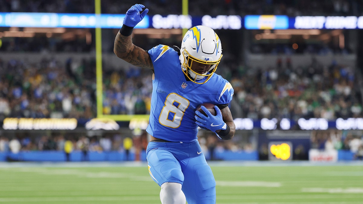 Omarion Hampton scores touchdown