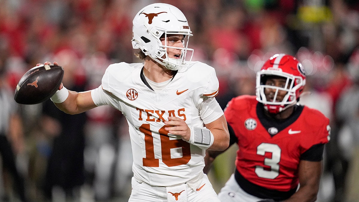 Arch Manning takes on Georgia