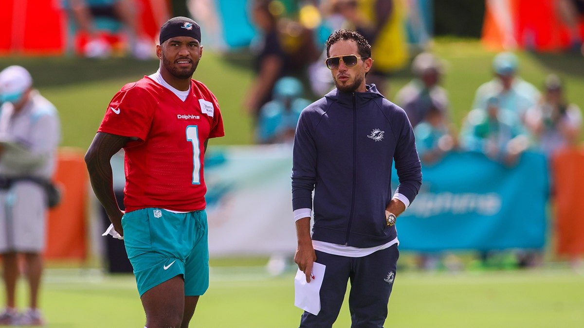 Tua Tagovailoa talks to head coach Mike McDaniel