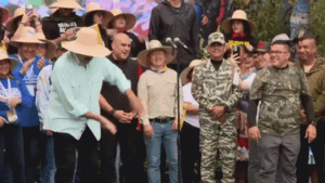 Maduro sings, dances and threatens to 'smash the teeth' of the 'North American empire'