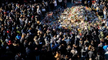 Hundreds march in silence to honour Crans-Montana fire victims