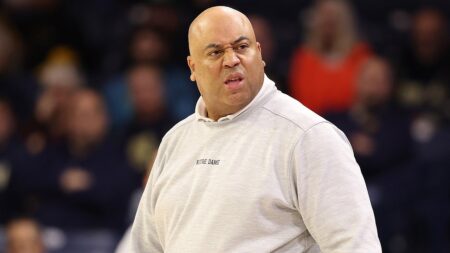 Notre Dame head coach goes ballistic, rushes after official in wild scene following controversial loss