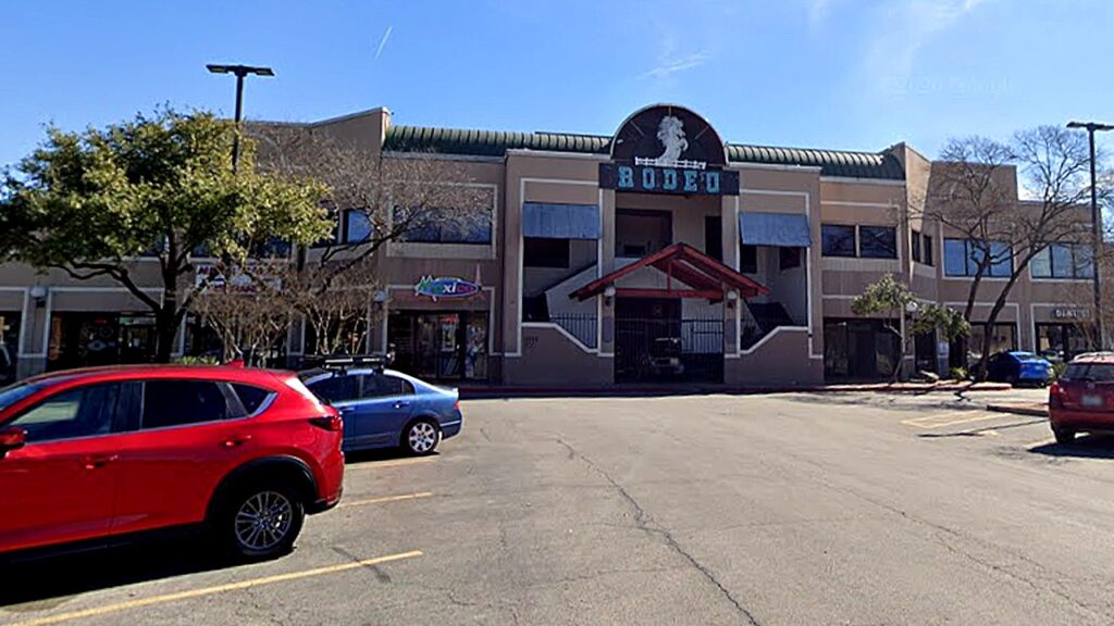 Off-duty deputy shot and killed while working security job in Texas, suspect apprehended