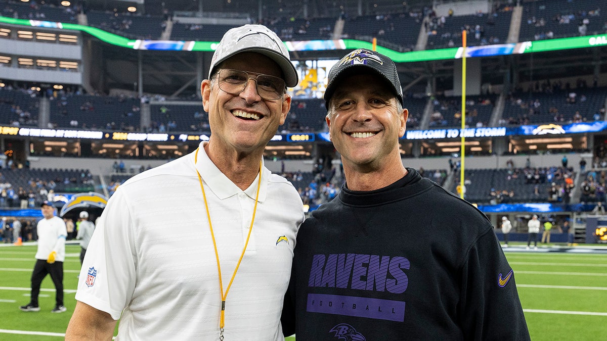 Harbaugh brothers posing