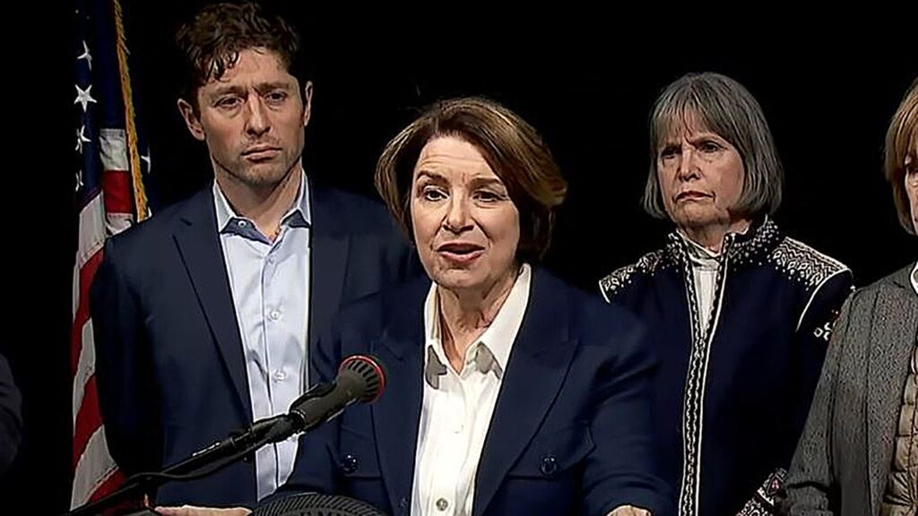 Frey, Klobuchar call for ICE to leave Minneapolis following deadly CBP shooting in city