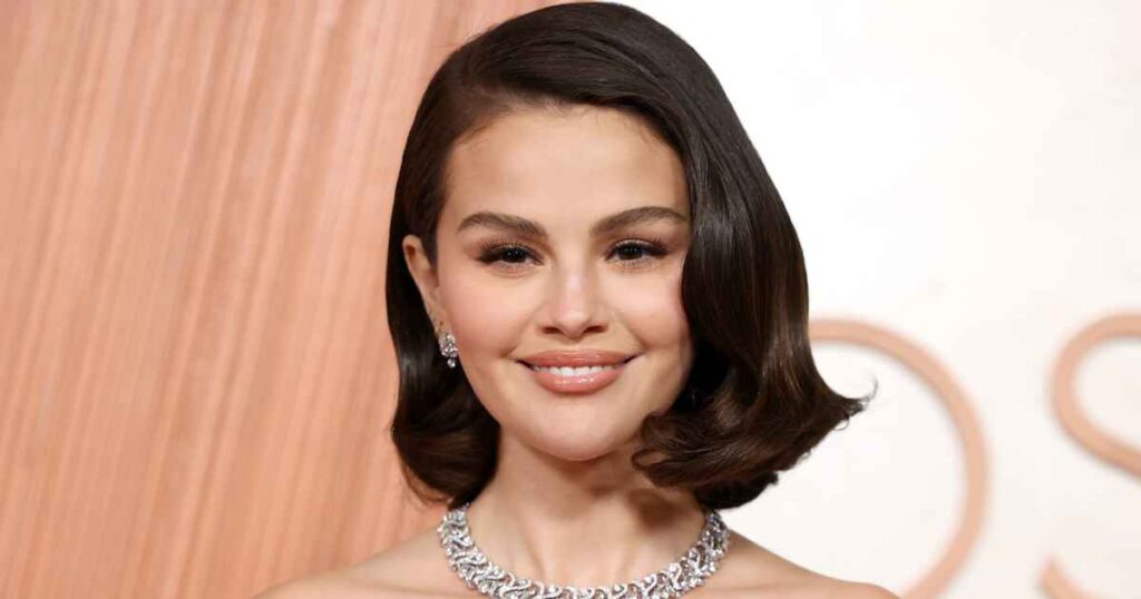 Selena Gomez Flaunts Her Natural Beauty as She Shares Rare Makeup-Free Selfie
