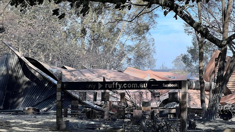 Three missing, including child, as fire rips through Victorian town