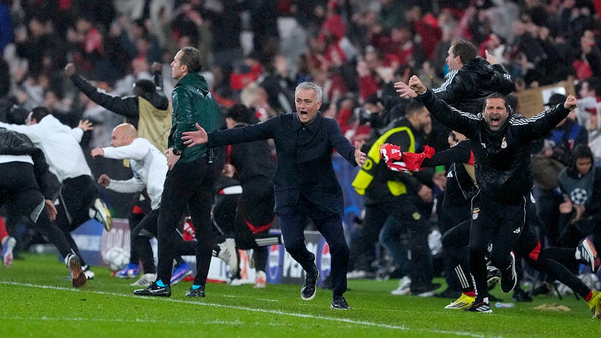Jose Mourinho celebrates