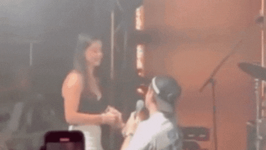 Bootleg Rascal fan’s public proposal rejected on stage