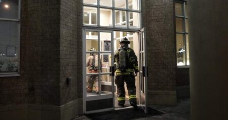 Residents allowed back into one of two Thorncliffe Park condos evacuated due to fire
