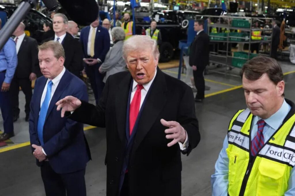 Trump flipped off ‘lunatic’ who called him ‘pedophile protector,’ White House confirms