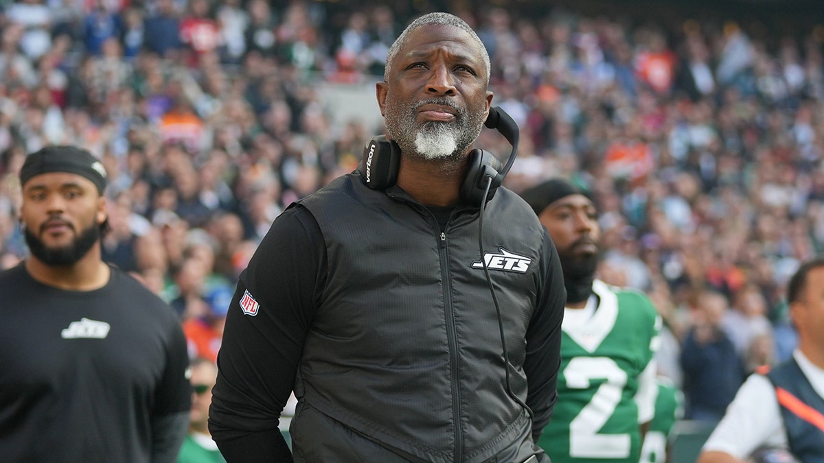 Aaron Glenn on the sideline.