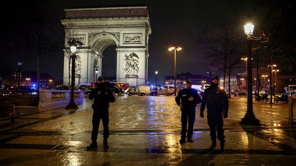Terror convict, recently released, shot dead by Paris police after alleged knife attack near Arc de Triomphe
