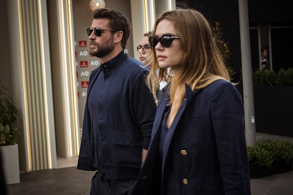 Liam Hemsworth and his fiancee, Gabriella Brooks, arrive for the men’s final at the 2026 Australian Open.