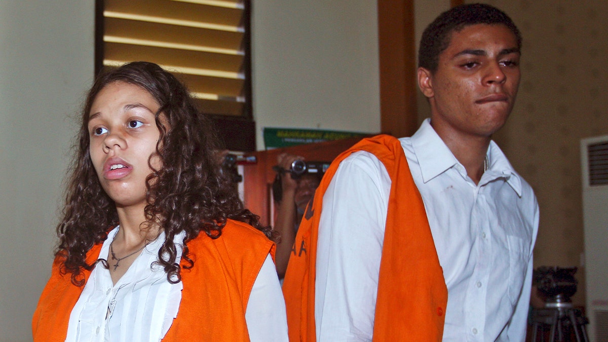 Heather Mack, left, and her then-boyfriend Tommy Schaefer in court