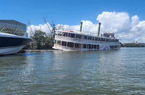 Rollin’ on the river no more … Kookaburra Queen I pictured sinking at Hemmant.