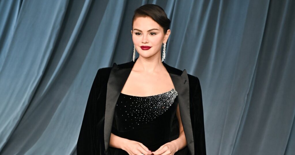 Almost Gone! Selena Gomez’s Exact Fleece Jacket Is Selling Out Fast