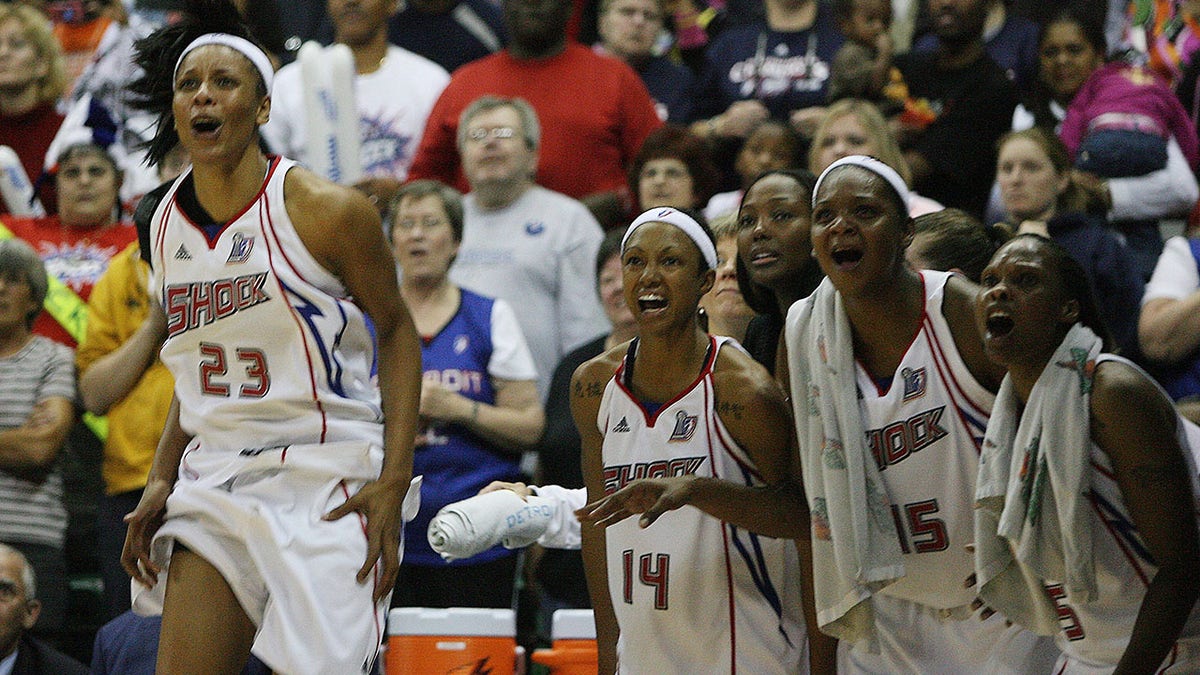 Detroit Shock players celebrate