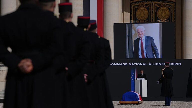 France bids farewell to reformist former Prime Minister Lionel Jospin
