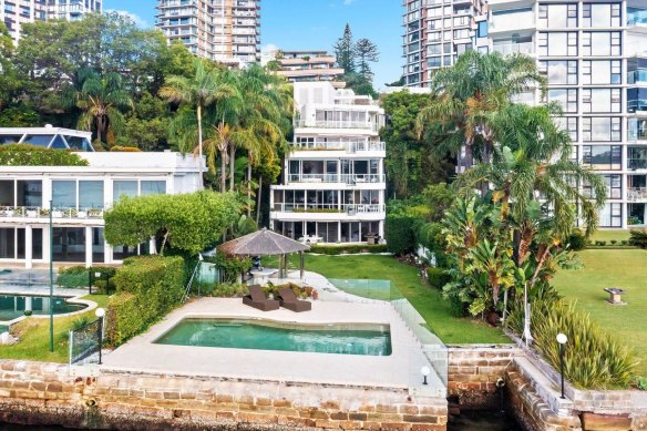 The block of four apartments on the Darling Point waterfront was part of the three-property consolidation site in play by Michael Teplitsky.