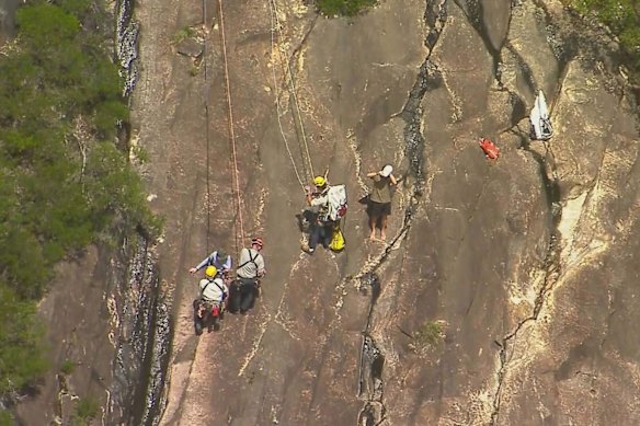 Search and rescue crews retrieved a pair of 18-year-old hikers who fell down a cliff face on Mount Beerwah on Sunday.